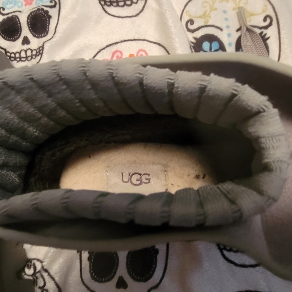 UGG Boots Funky Hiking Style Boot - Picture 7 of 7